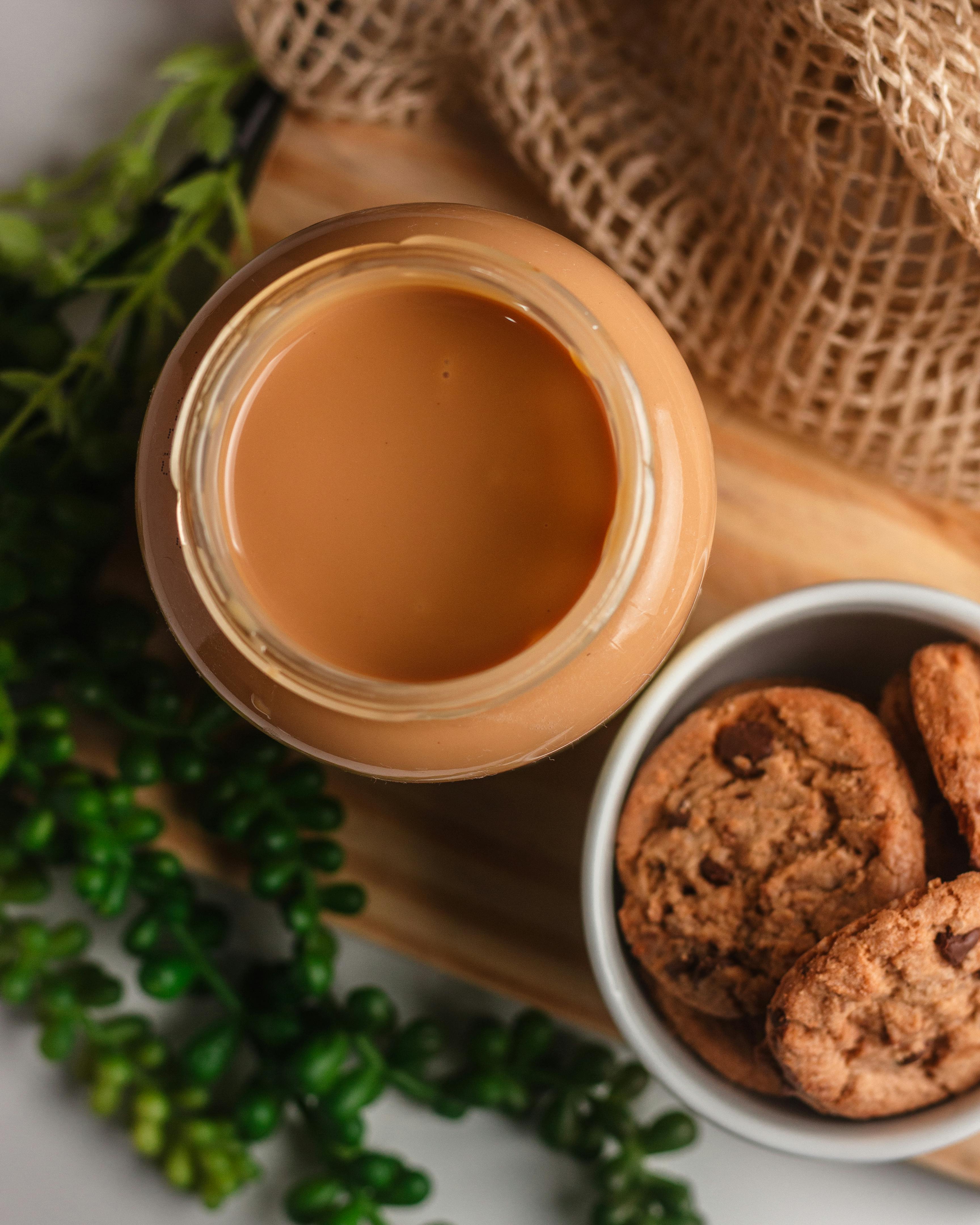 Creamy Coffee with Chocolate Chip Cookies