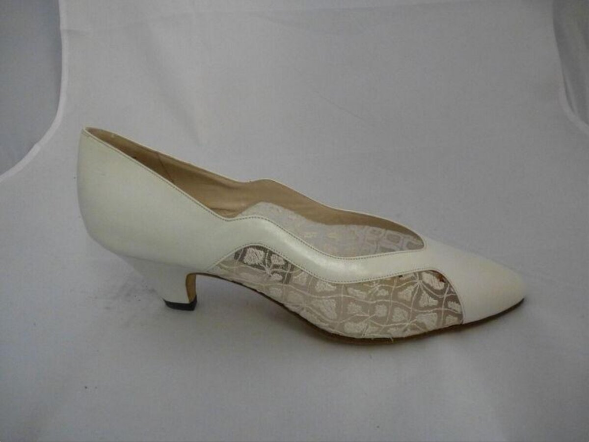 Off-White Lace High Heeled Pump