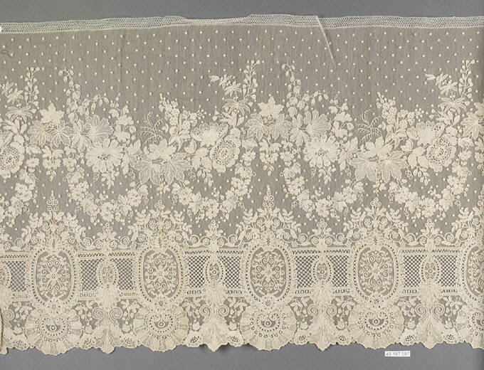 Antique White Floral Lace Border