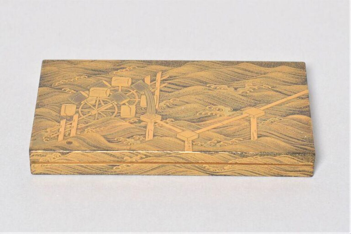 Gilt Lacquer Box with Waterwheel Pattern