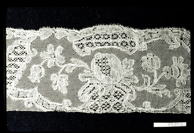 Antique Floral Lace Border
