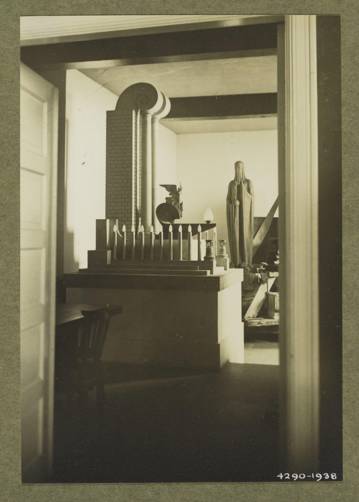 1938 Indoor Altar Sculpture Display