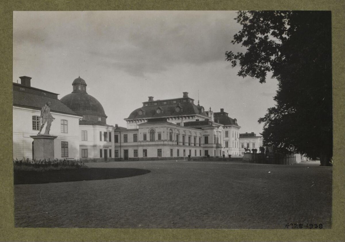 1938 Historic Palace Courtyard View