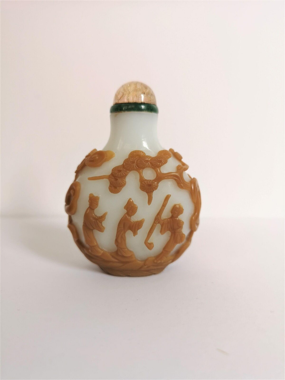 Carved Character Pattern Snuff Bottle