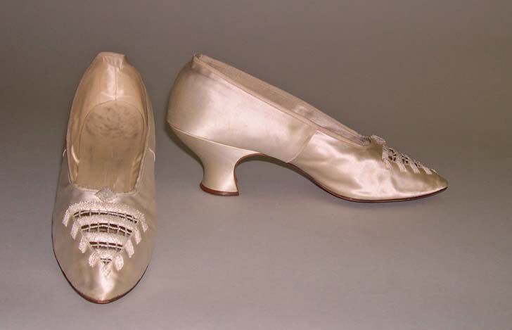Vintage Ivory Satin High Heel Pumps