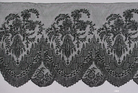 Black Floral Scalloped Lace Trim
