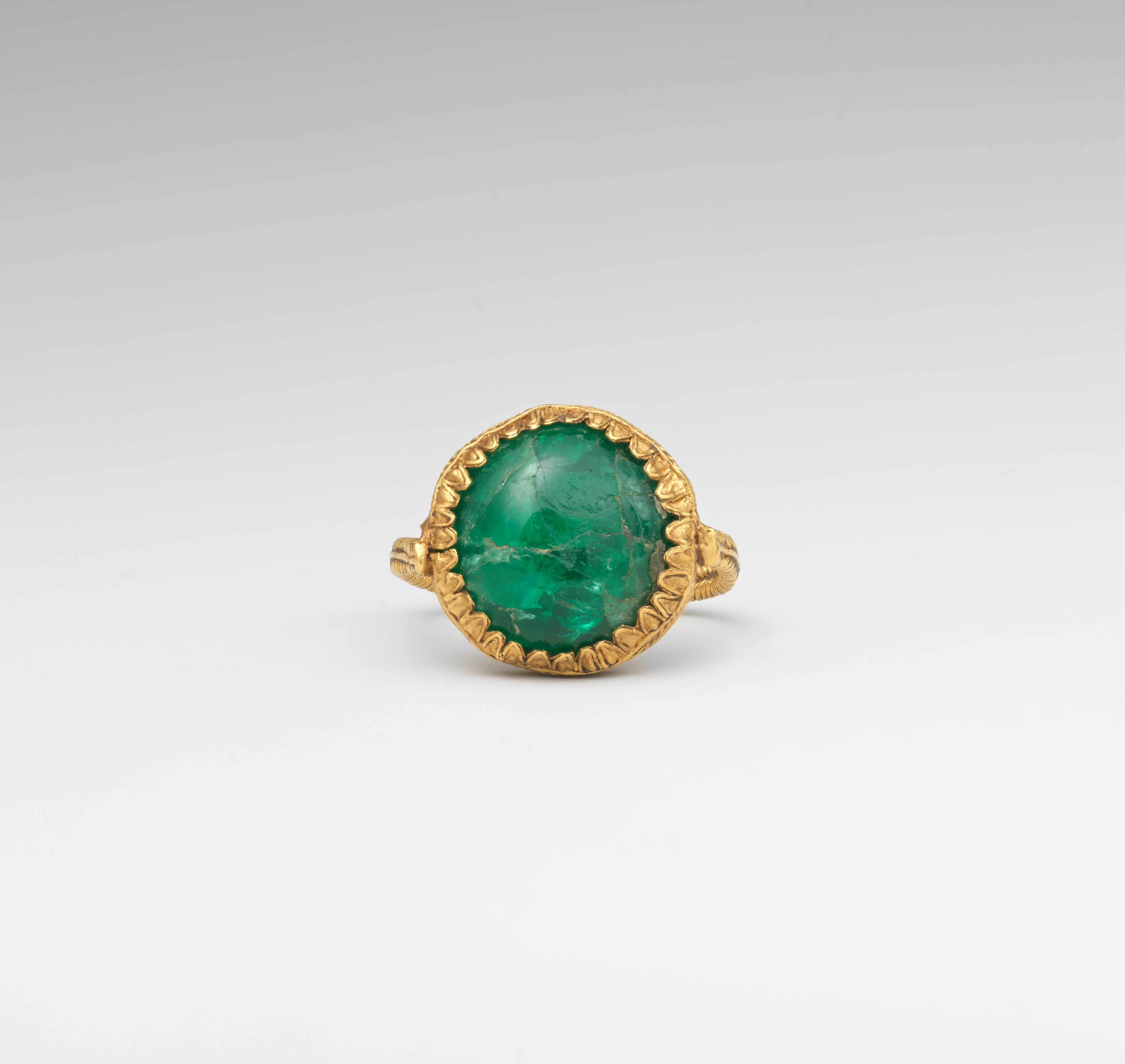Antique Gold Set Emerald Ring
