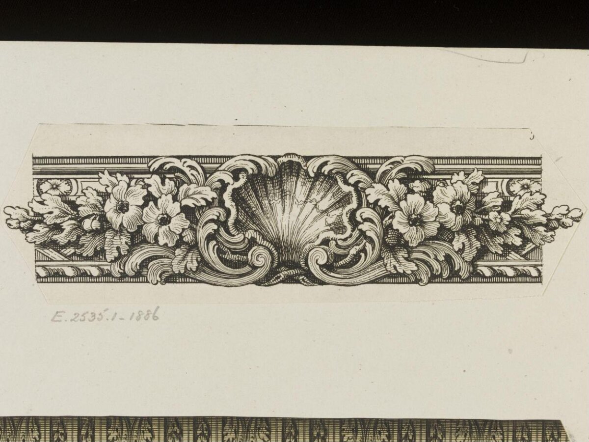 Engraved Shell Floral Decorative Border