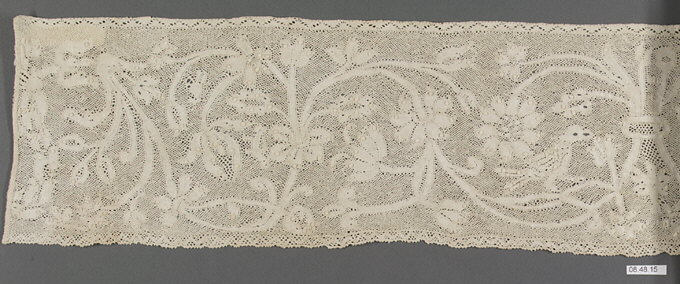Antique Floral Patterned Lace Band