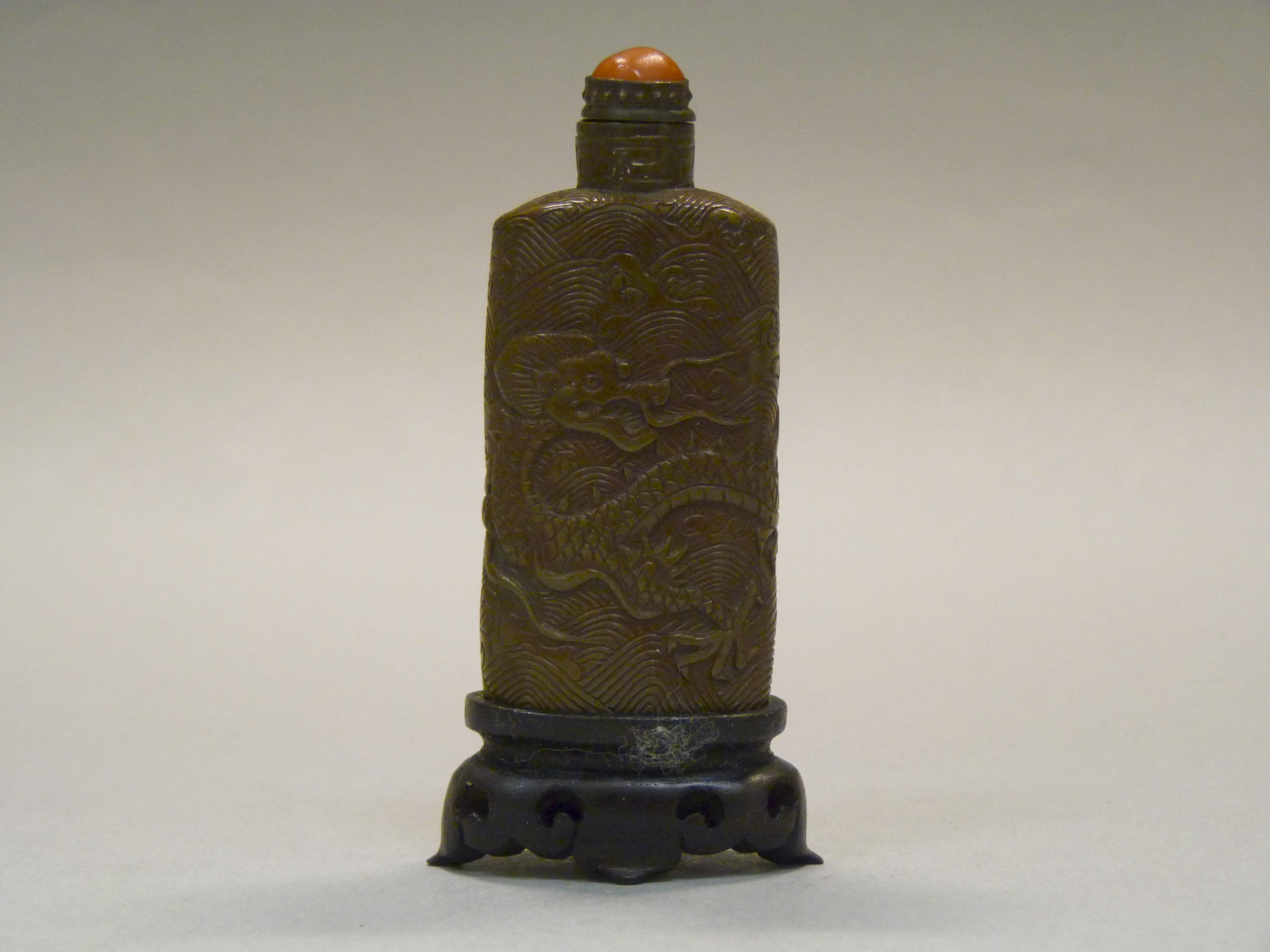 Carved Dragon Pattern Snuff Bottle