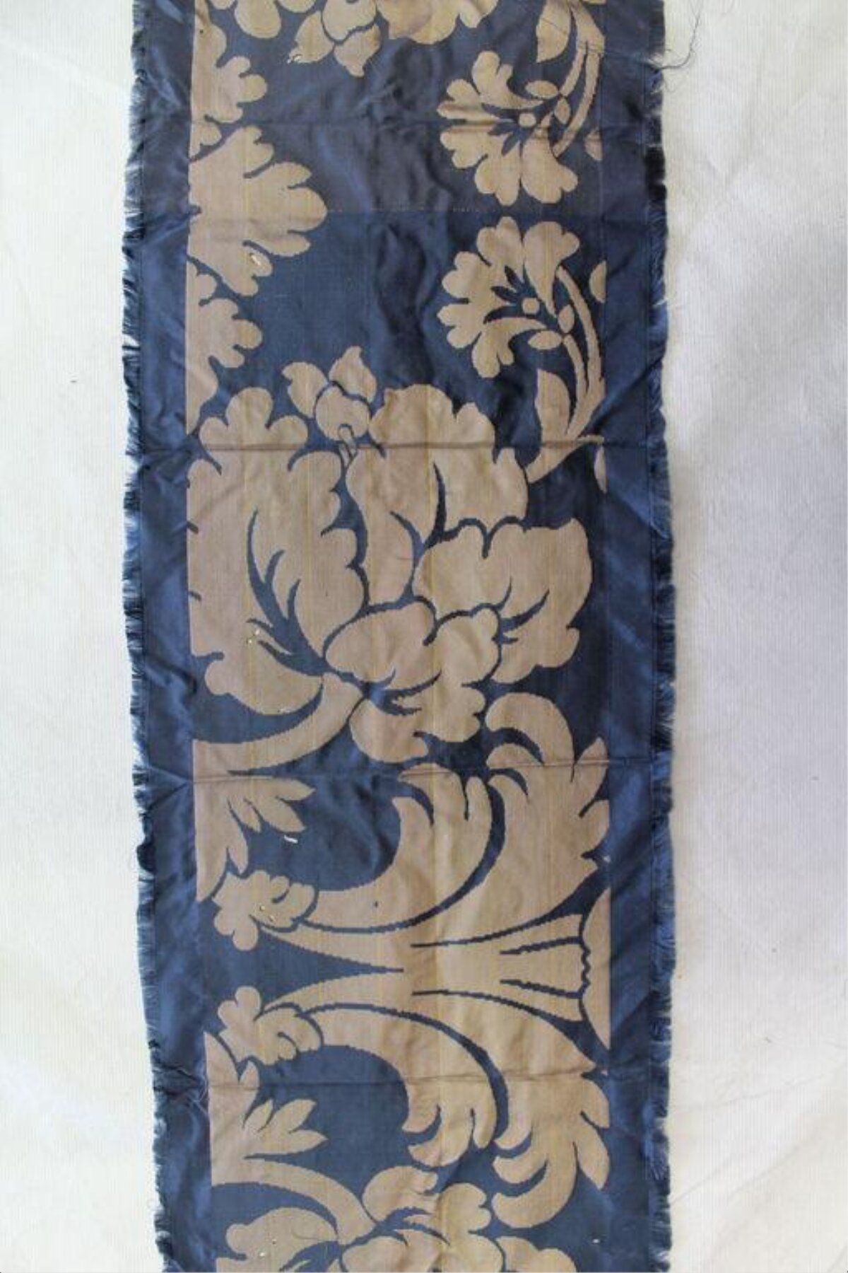 Vintage Damask Pattern Textile Runner