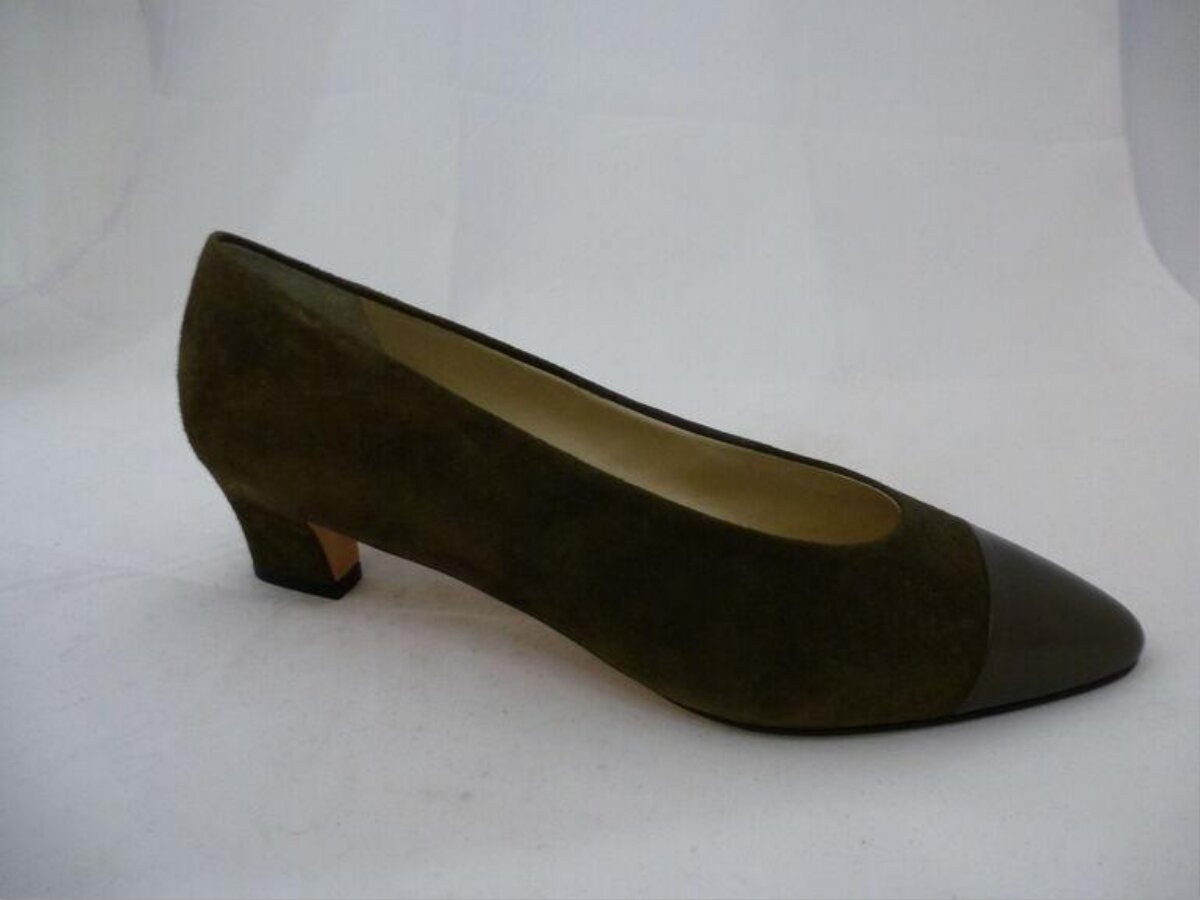 Olive Green Two-tone Block Heel Pump