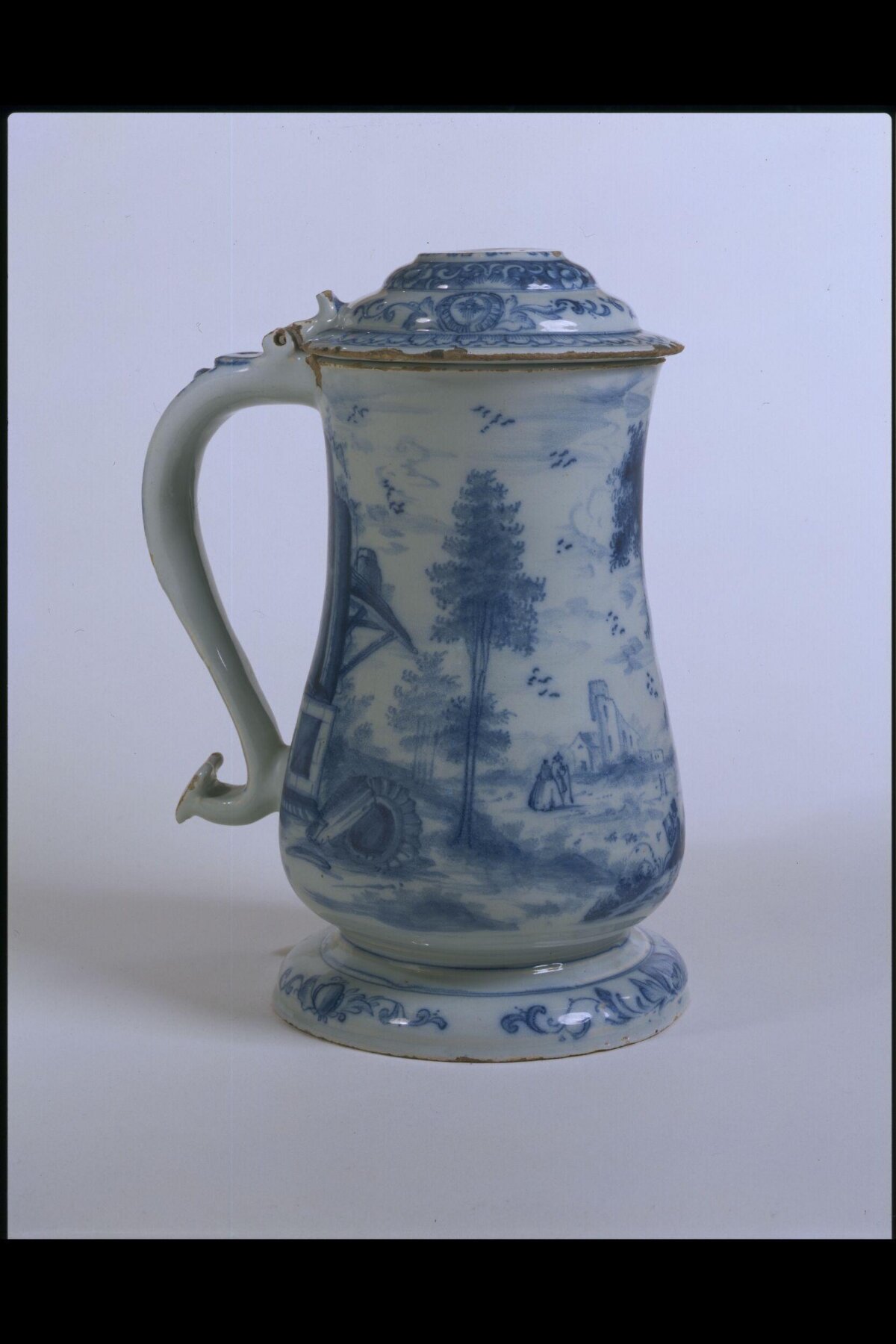 Blue and White Porcelain Lidded Tankard