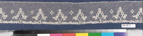 Antique White Lace Border Sample