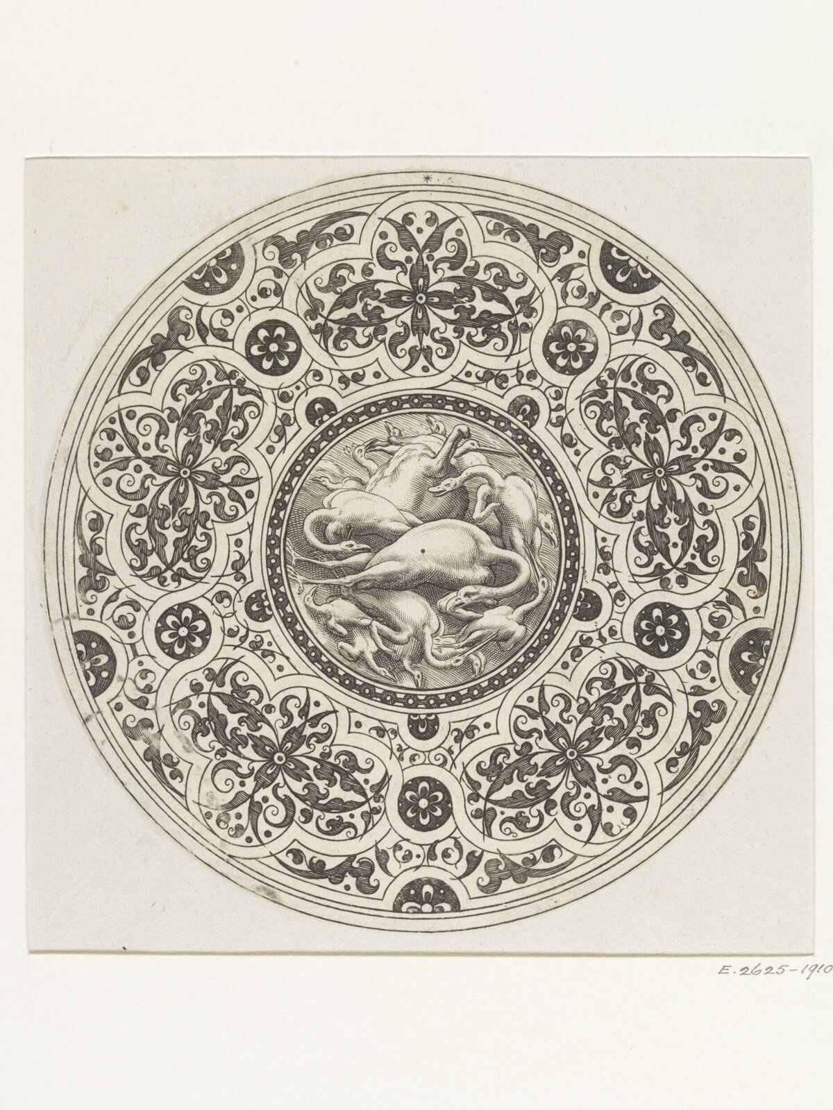 Engraved Circular Decorative Plate Design