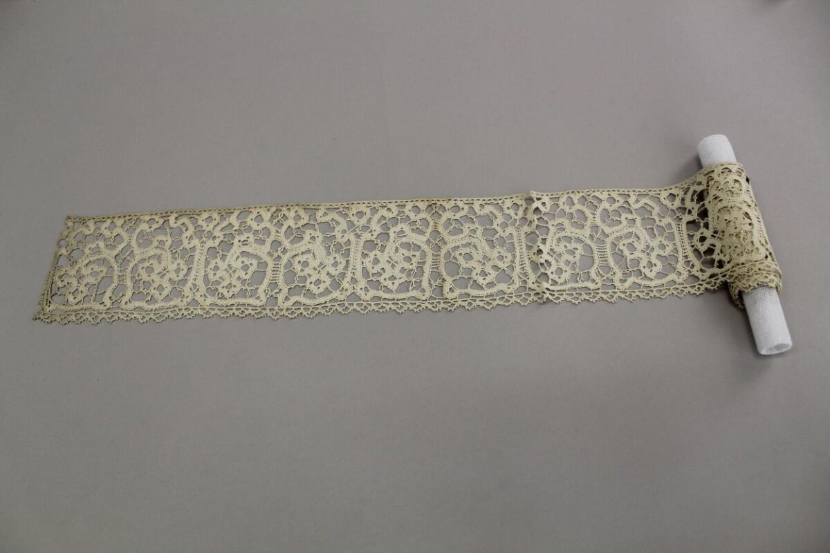 Cream Vintage Lace Trim