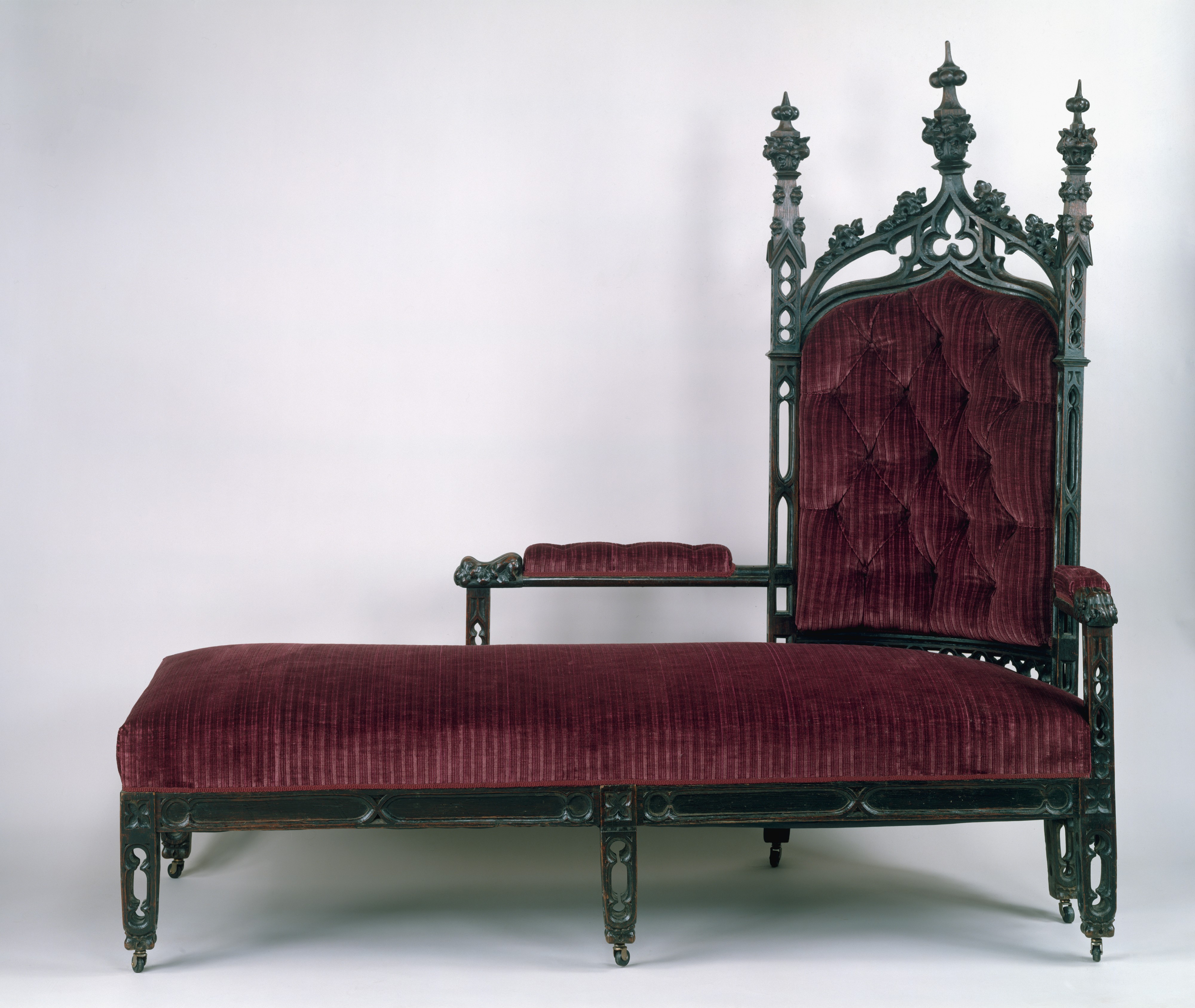 Gothic Style Carved Chaise Lounge