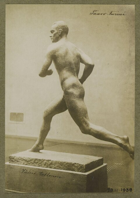 1938 Photo of Paavo Nurmi Running Sculpture