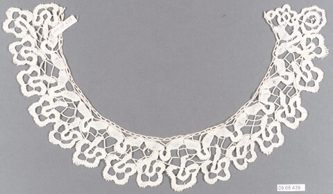 Antique White Lace Collar