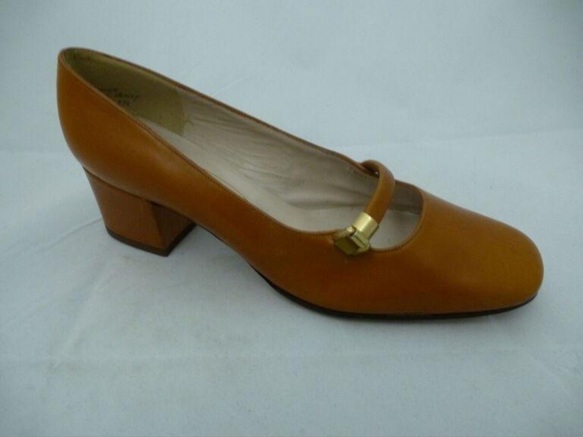 Tan Leather Mary Jane Heeled Shoe — Business
