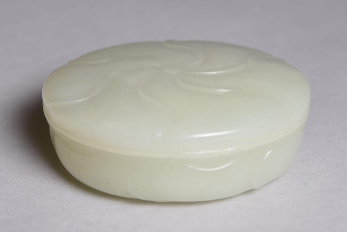 White Jade Carved Flower Round Box