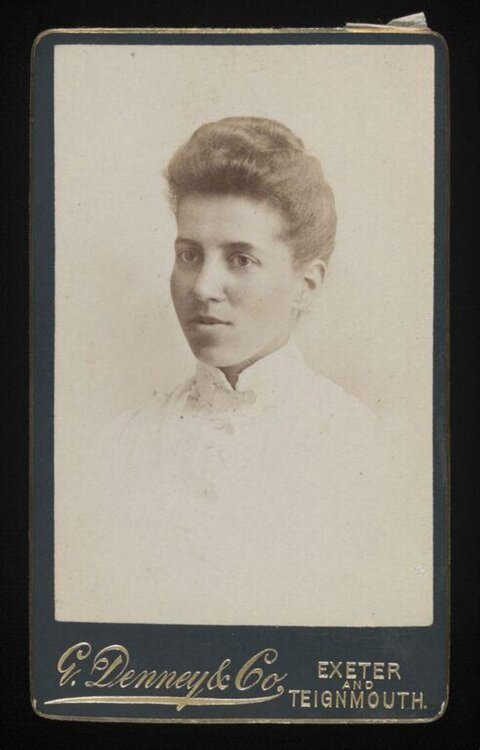 Vintage Cabinet Card Portrait of Young Woman
