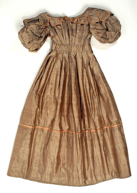 Vintage Brown Long Puffed Sleeve Dress