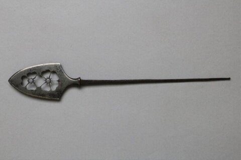 Vintage Openwork Arrowhead Metal Pin