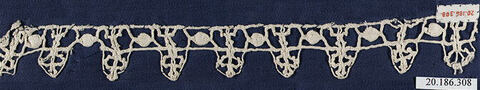 Antique Scalloped Lace Edging