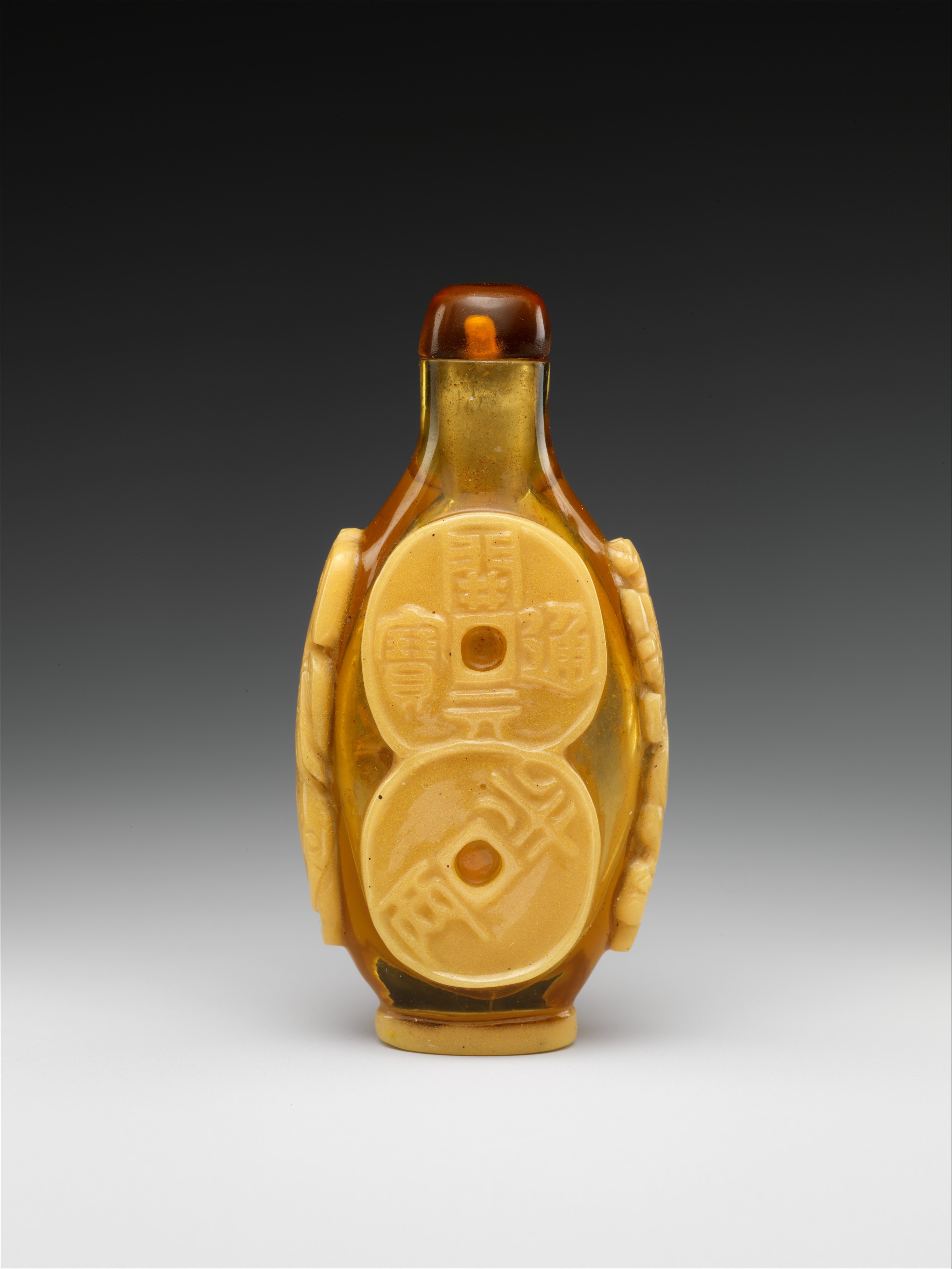 Carved Coin Pattern Snuff Bottle