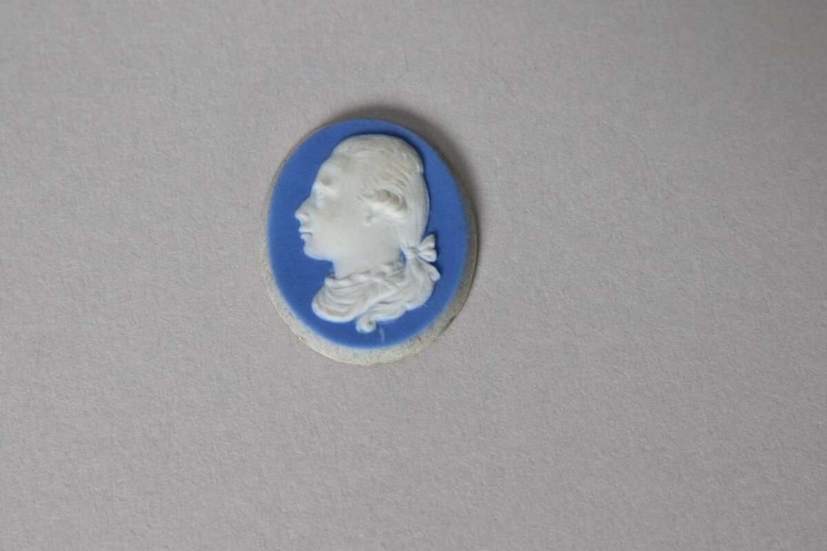Oval Blue White Portrait Cameo