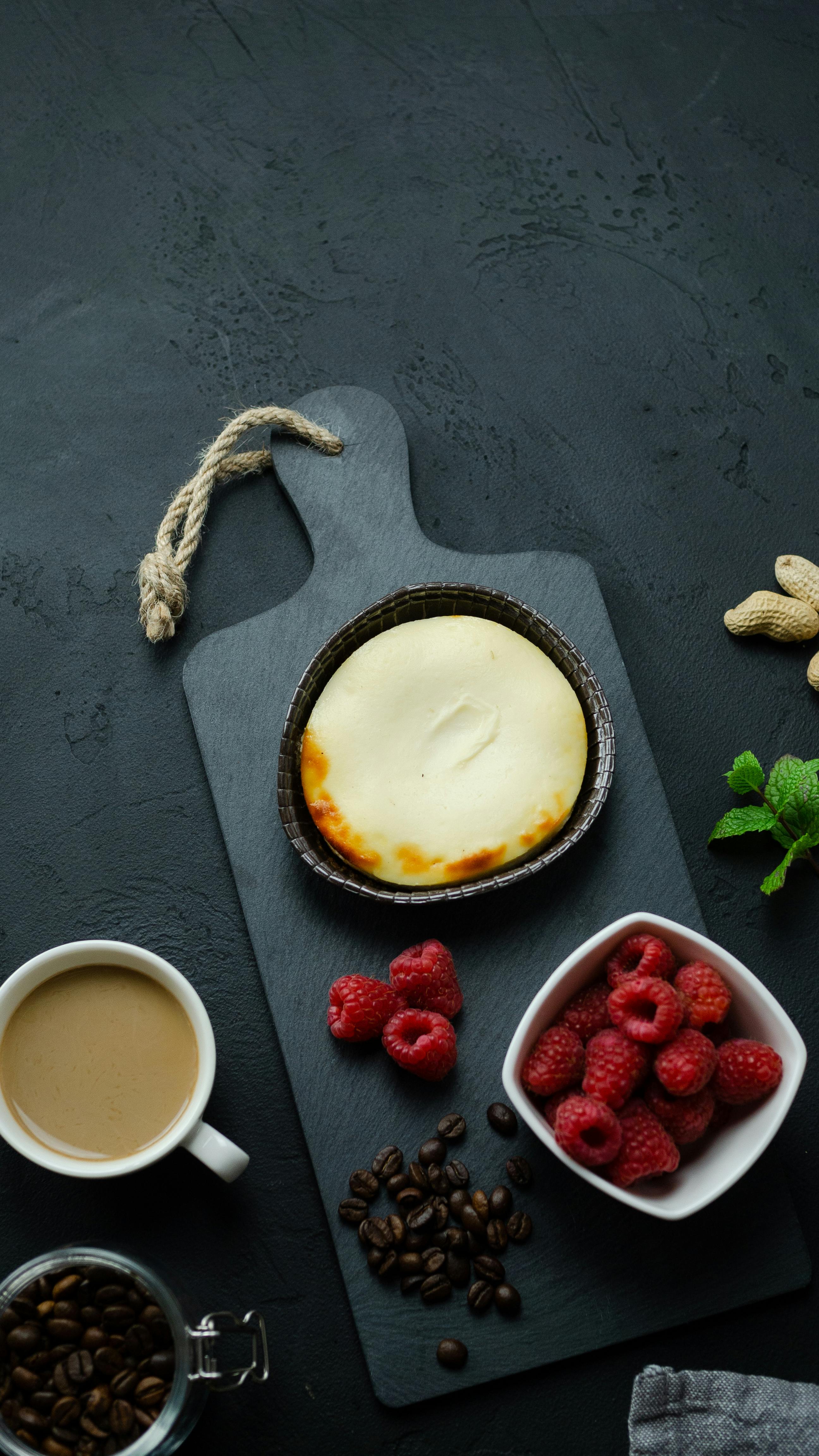 Cheesecake with Coffee and Raspberries