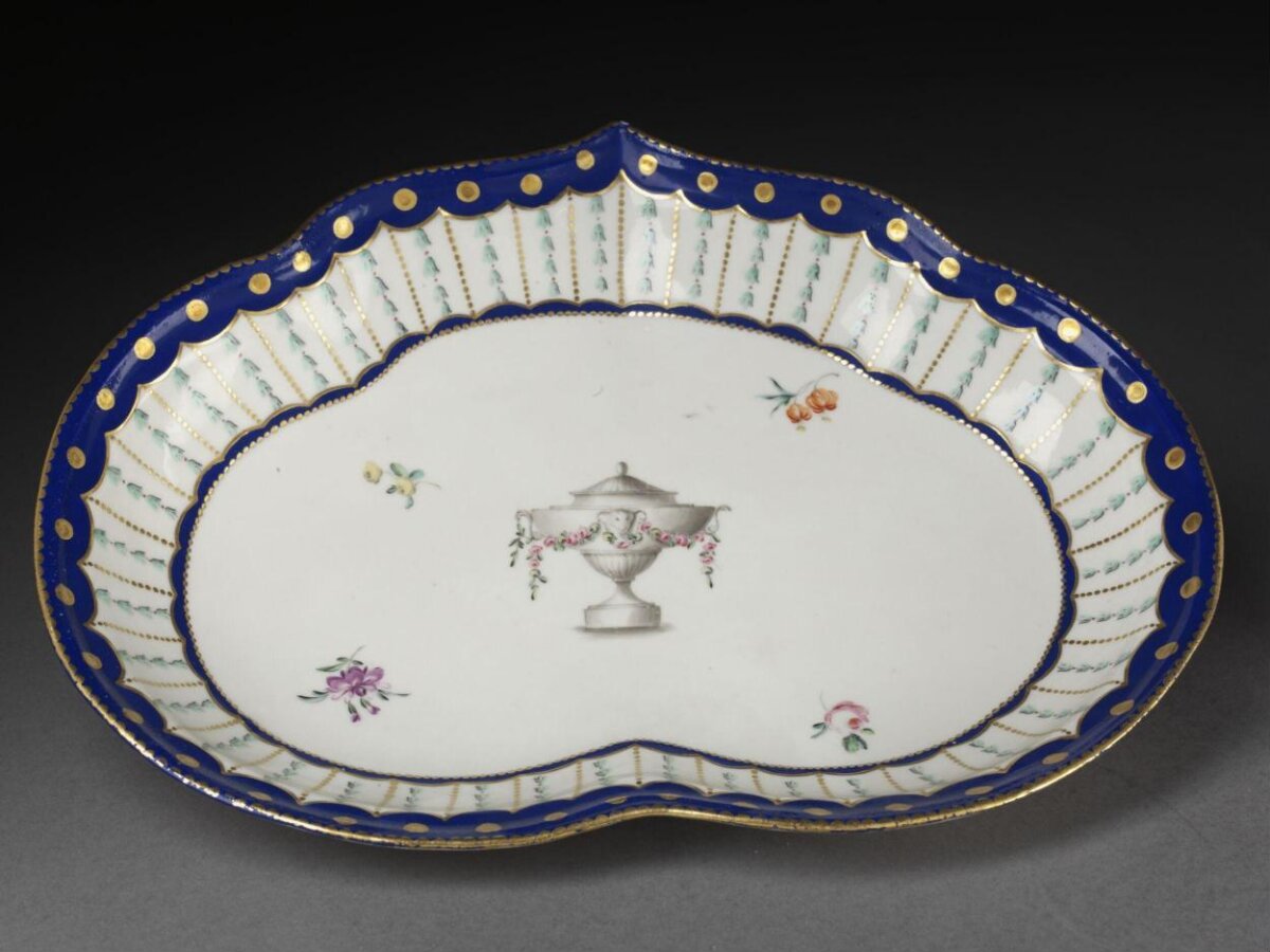 Hand-painted Porcelain Decorative Dish