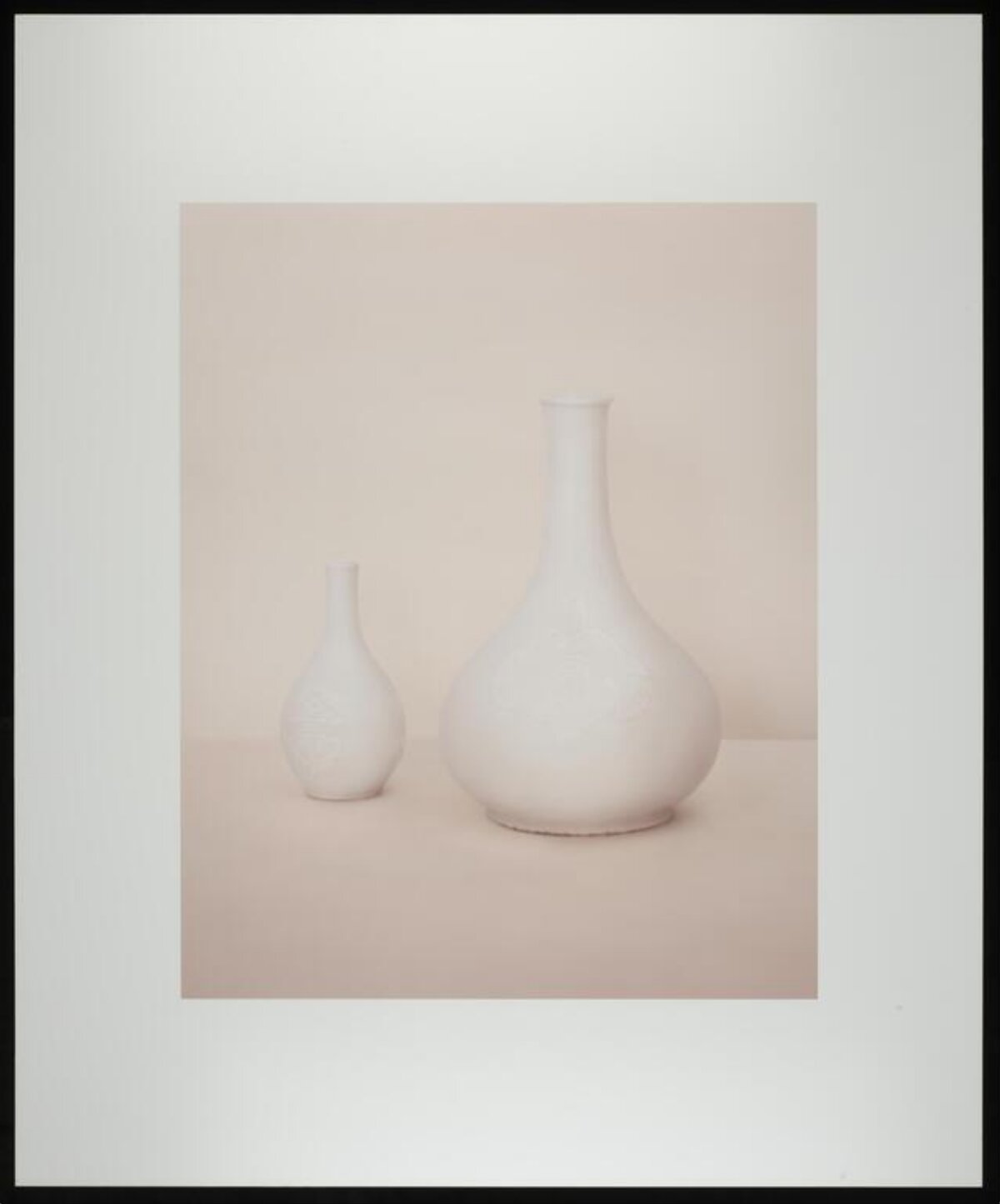 Two White Ceramic Vases — Minimal Wallpapers