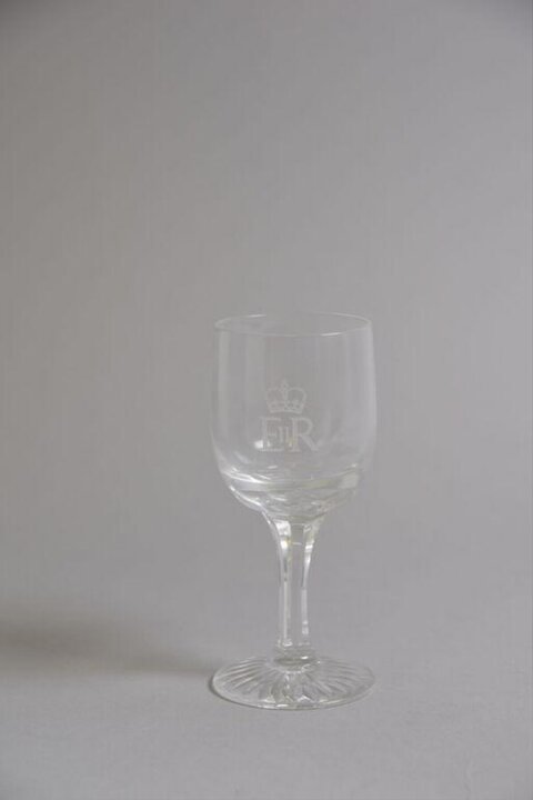 Commemorative ER Royal Wine Glass