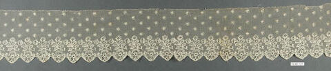 Cream Scalloped Lace Trim