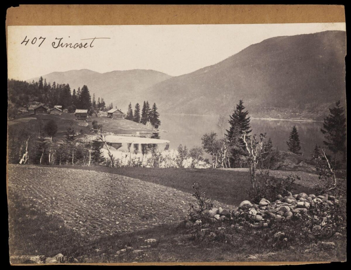 Tinoset Lakeside Mountain Landscape