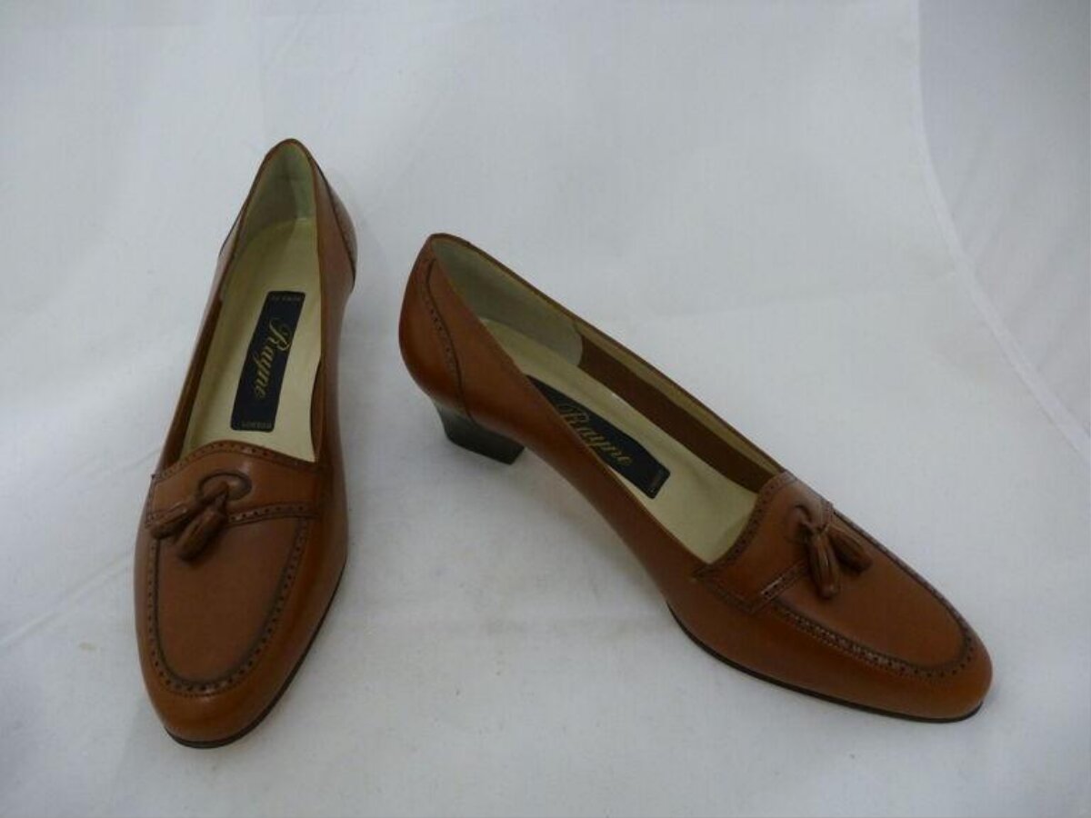 Pair of Brown Tassel Leather Pumps