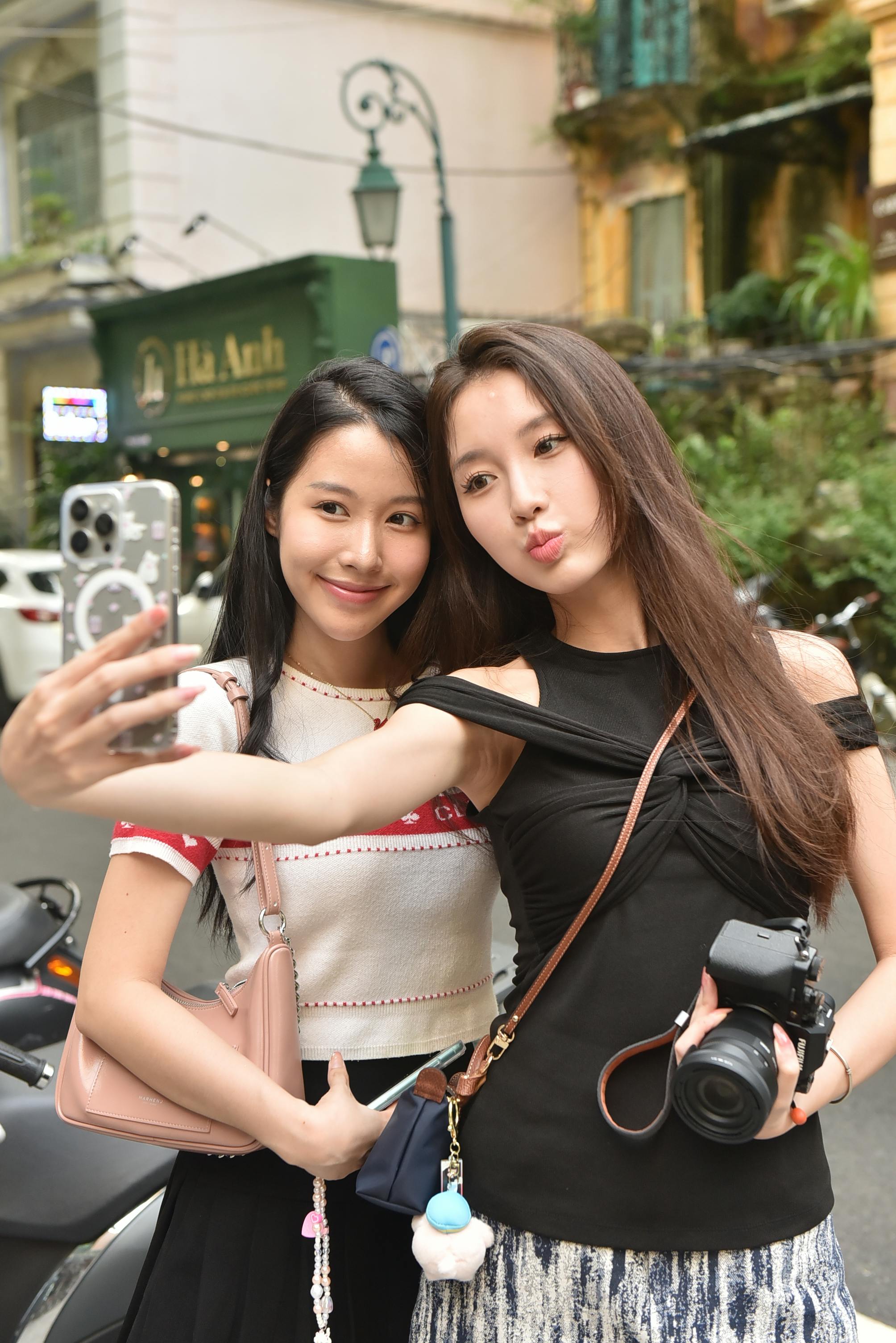 Image 1438904 — Beauty