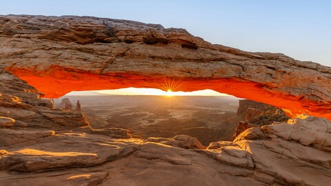 Sunrise at Mesa Arch