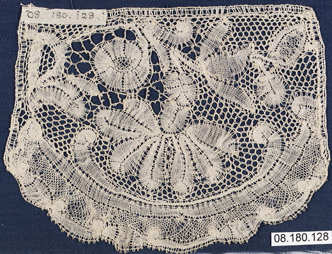 Vintage Fan-Shaped Lace Fragment