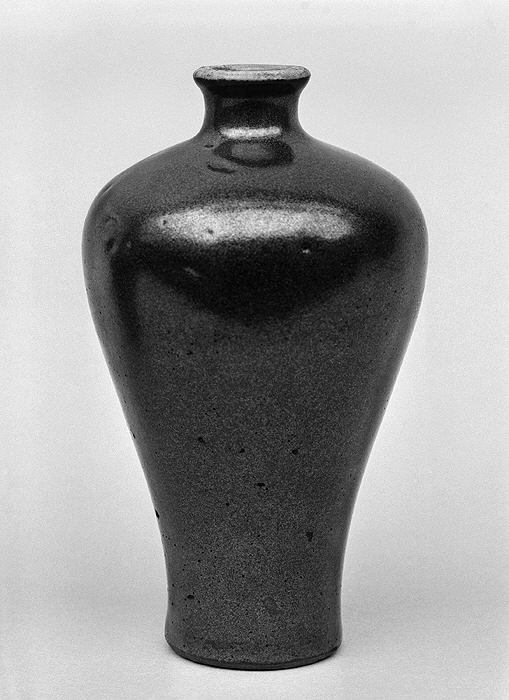 Black Glazed Ceramic Meiping Vase
