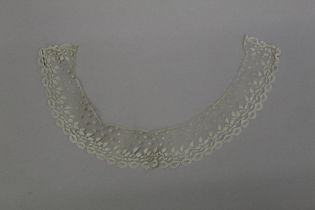 Vintage Lace Collar