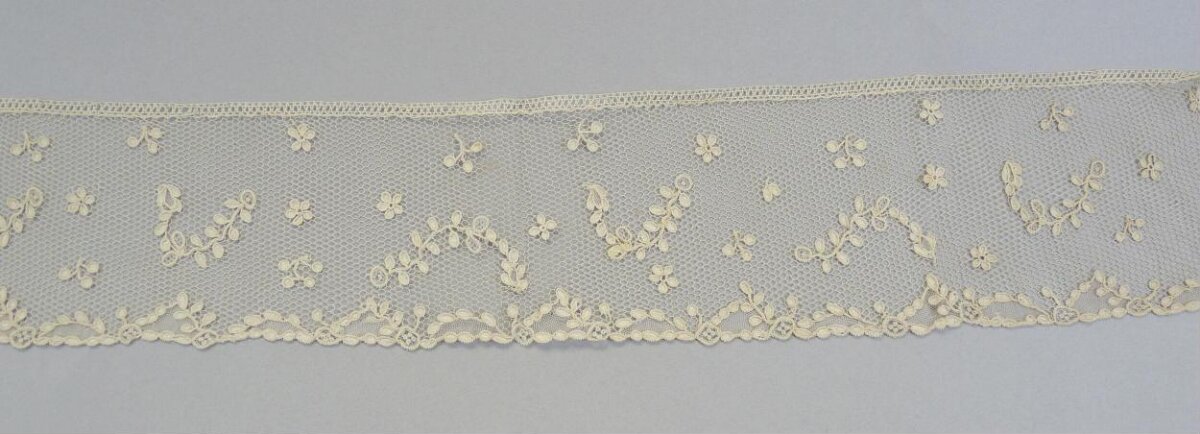Cream Floral Embroidered Lace Trim