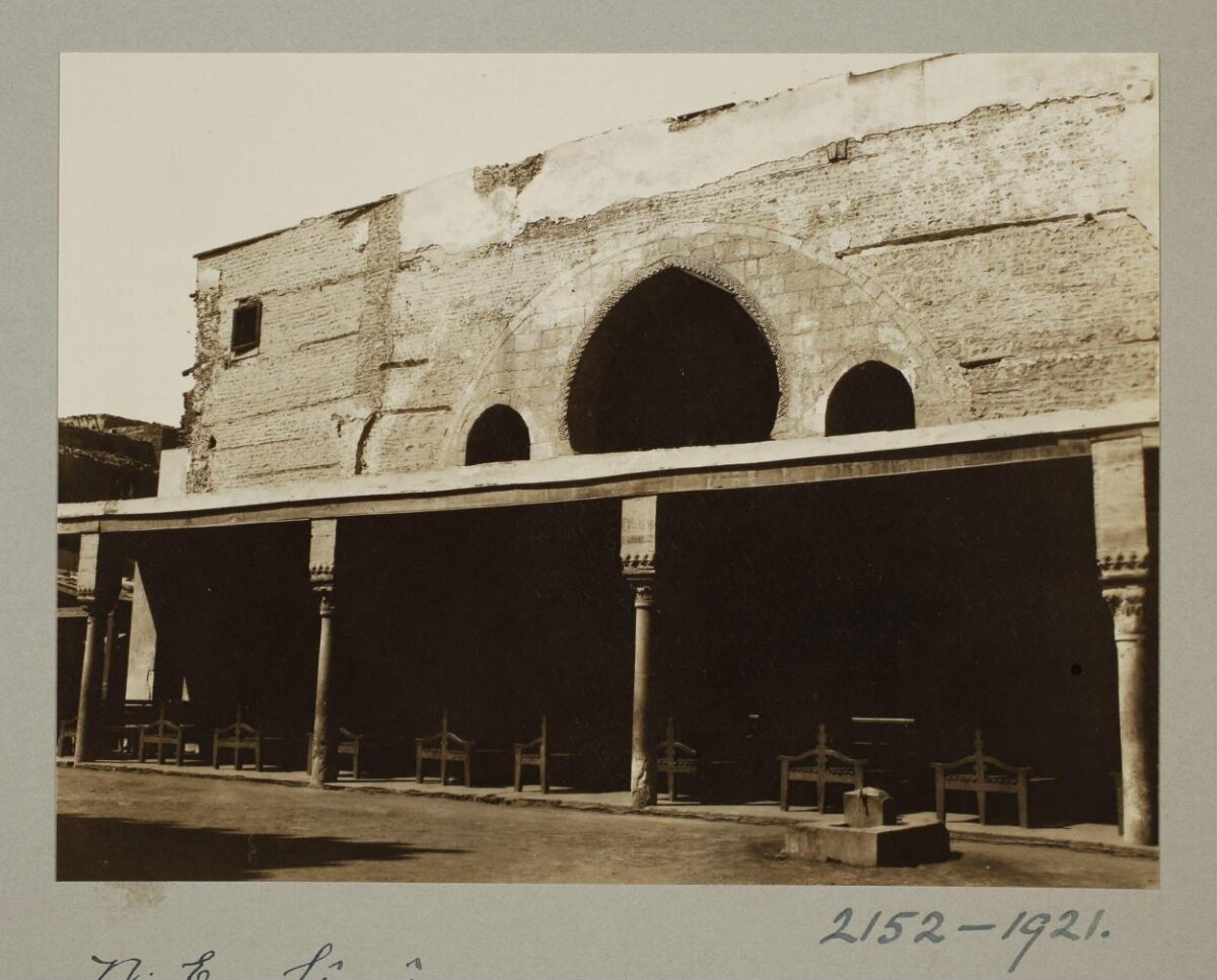 1921 Vintage Historic Building Courtyard