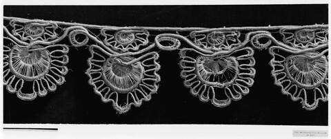 Antique Scalloped Lace Trim