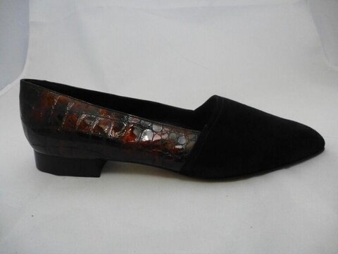 Mixed Material Pointed Toe Low Heel Shoe