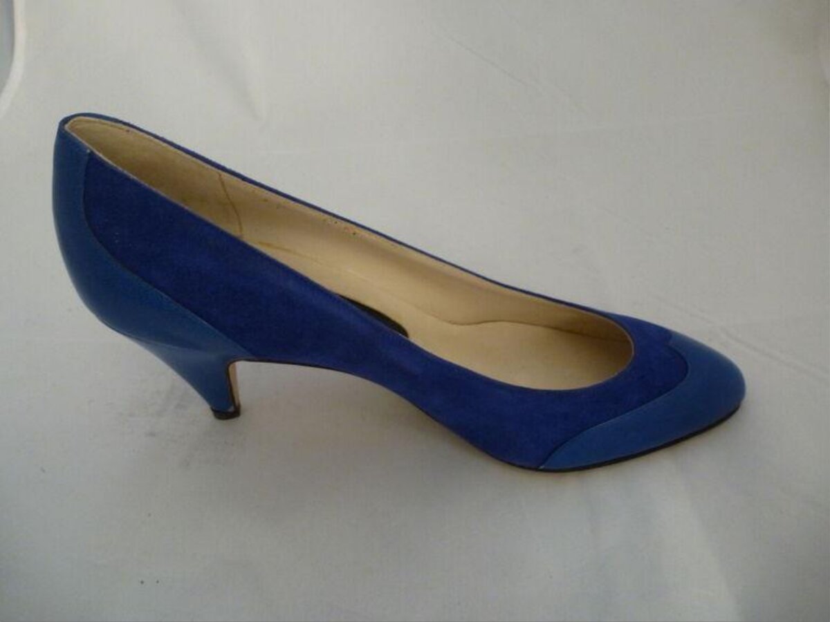 Single Blue High-heeled Pump