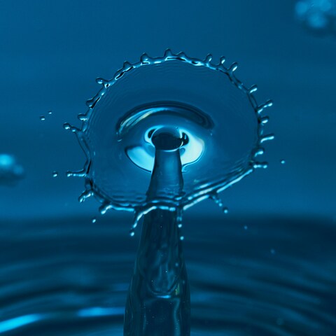 Eye-shaped Water Splash