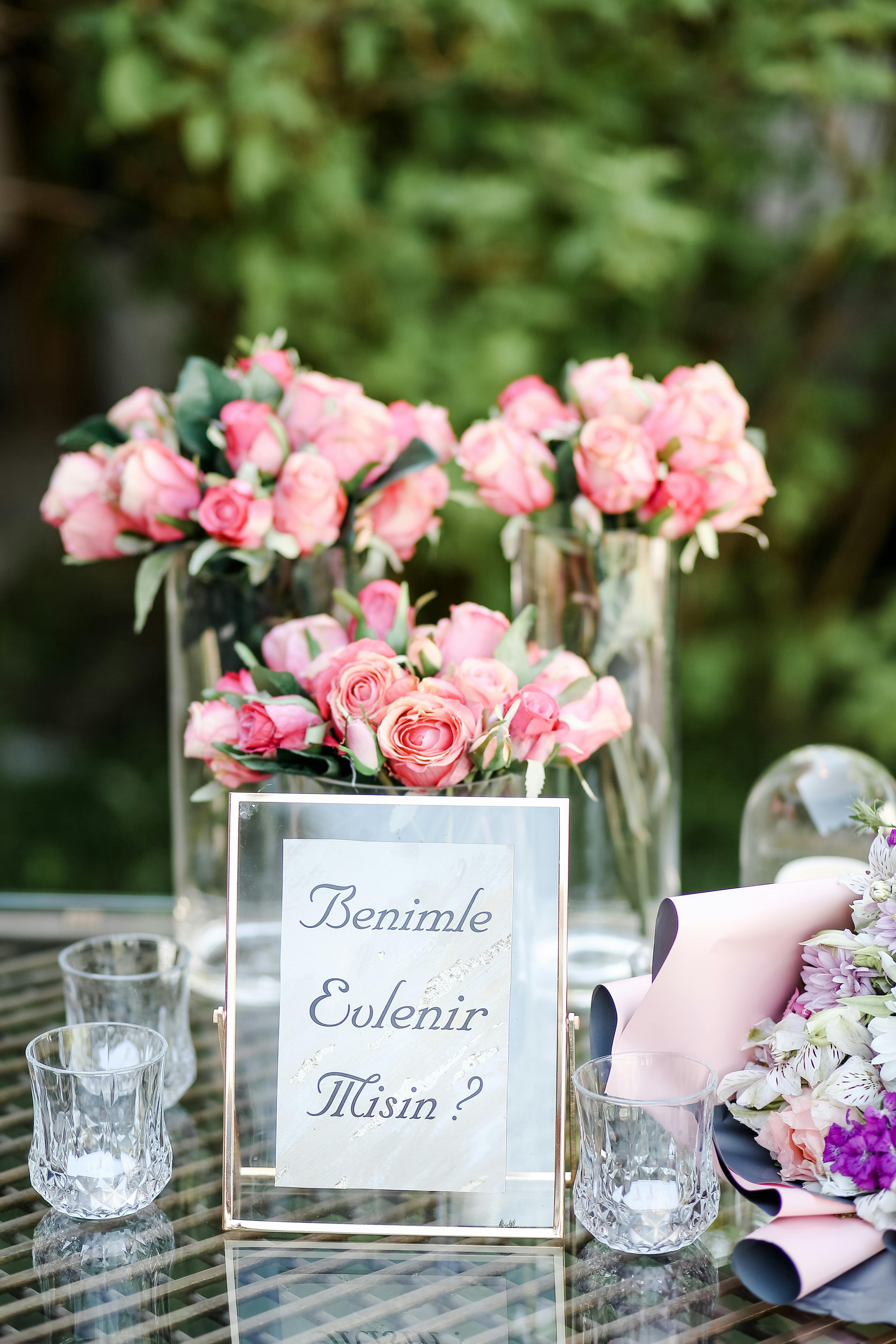 Outdoor Romantic Proposal Table Decor